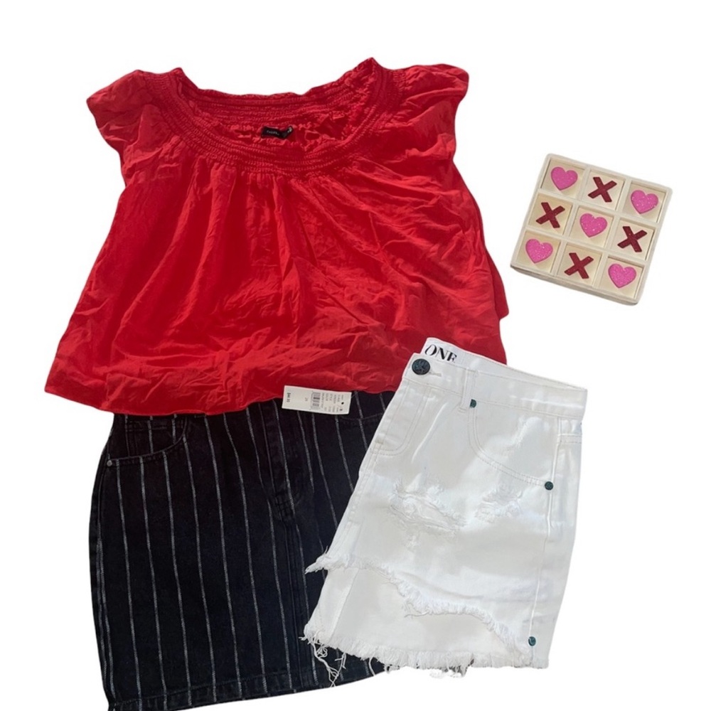 Aritzia Talula off the shoulder top in red. women’s Size M